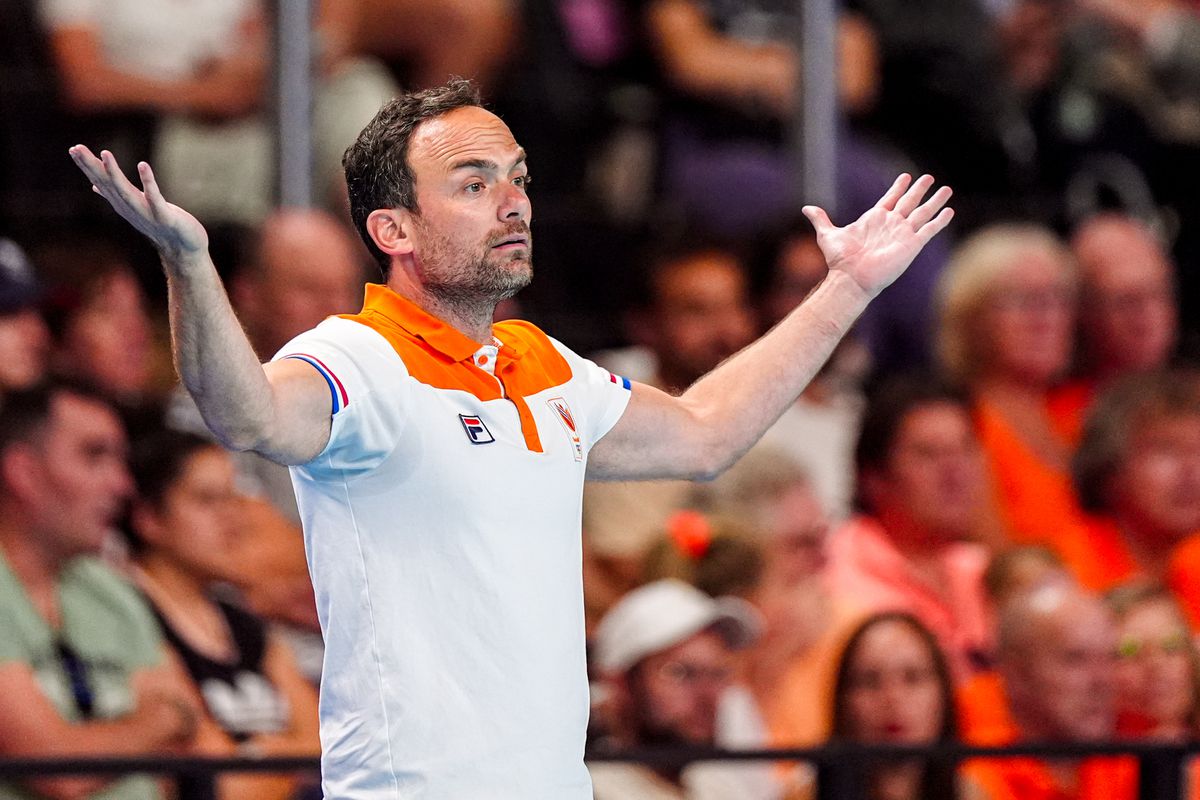 Nederlandse waterpolosters leggen zich ondanks twijfelachtig moment tegen Spanje neer bij nederlaag