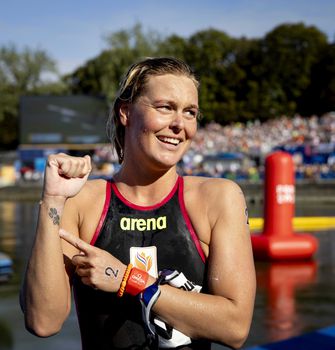 'Wat moet ik dan met een medaille?': geëmotioneerde Sharon van Rouwendaal zwom nog één keer voor 'kindje'