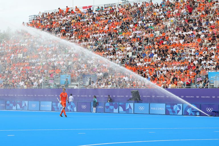 Olympische hockeyfinale tussen Nederland en Duitsland stilgelegd na bizar moment