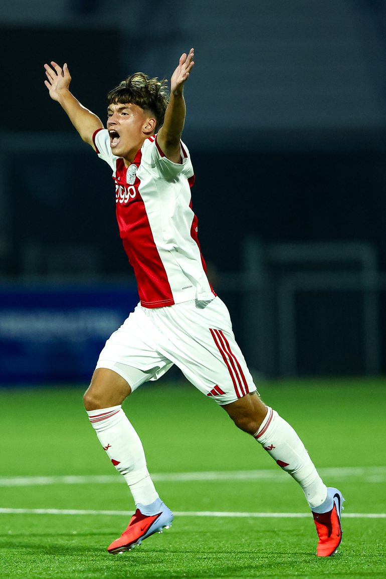 Zoon (19) van Rafael van der Vaart treedt op bijzondere wijze in de voetsporen van zijn vader