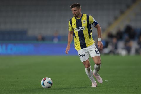 Dusan Tadic laat Ajax, Rode Ster Belgrado en Benfica links liggen en tekent monstercontract