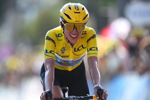 Concurrente Demi Vollering haalt keihard uit na verlies van gele trui: 'Alle respect voor ze verloren'