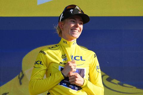 Uitslagen en algemeen klassement Tour de France Femmes | Demi Vollering grijpt geel na sensationele dubbelslag