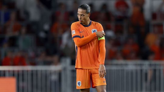 Moet Virgil van Dijk zijn aanvoerdersband bij Oranje inleveren? 'Dan is het de vraag of hij die leider is'