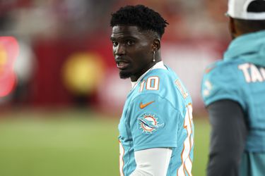 Beelden opgepakte NFL-speler Tyreek Hill wekken woede bij fans: 'Bestbetaalde receiver in handboeien'