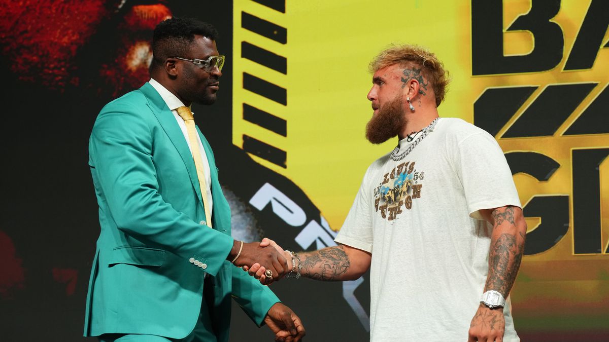 Topvechter Francis Ngannou gaat vol tegen Jake Paul (vriend Jutta Leerdam) in: 'We praten over Mike Tyson, bro'