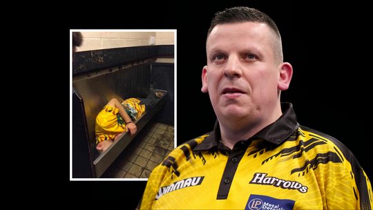 Topdarter trekt grens na bizarre grap van fans: 'Stop ermee!'