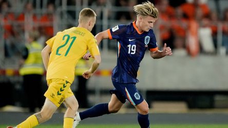 Oranje-debutant Sem Steijn stelt Litouwse supporters teleur: 'Dat was voor hem'