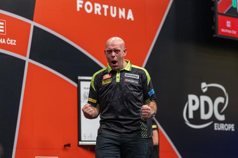 Topdarter Michael van Gerwen (37) valt op met brul van blijdschap: 'Opmerkelijk om te zien'