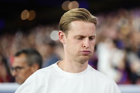 Trainer FC Barcelona laat zich uit over afwezige Frenkie de Jong: 'Werkt volgens plan'