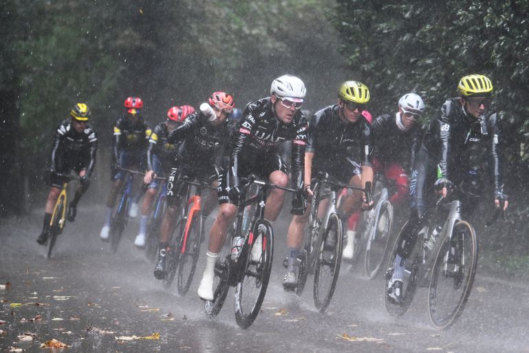 Extreme weersomstandigheden in Italië hebben grote gevolgen voor wielermonument  Ronde van Lombardije | Sportnieuws.nl