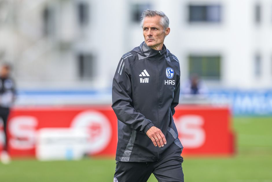 Kees van Wonderen krijgt lachers op zijn hand bij nieuwe club: 'Weet je ook van wie...'