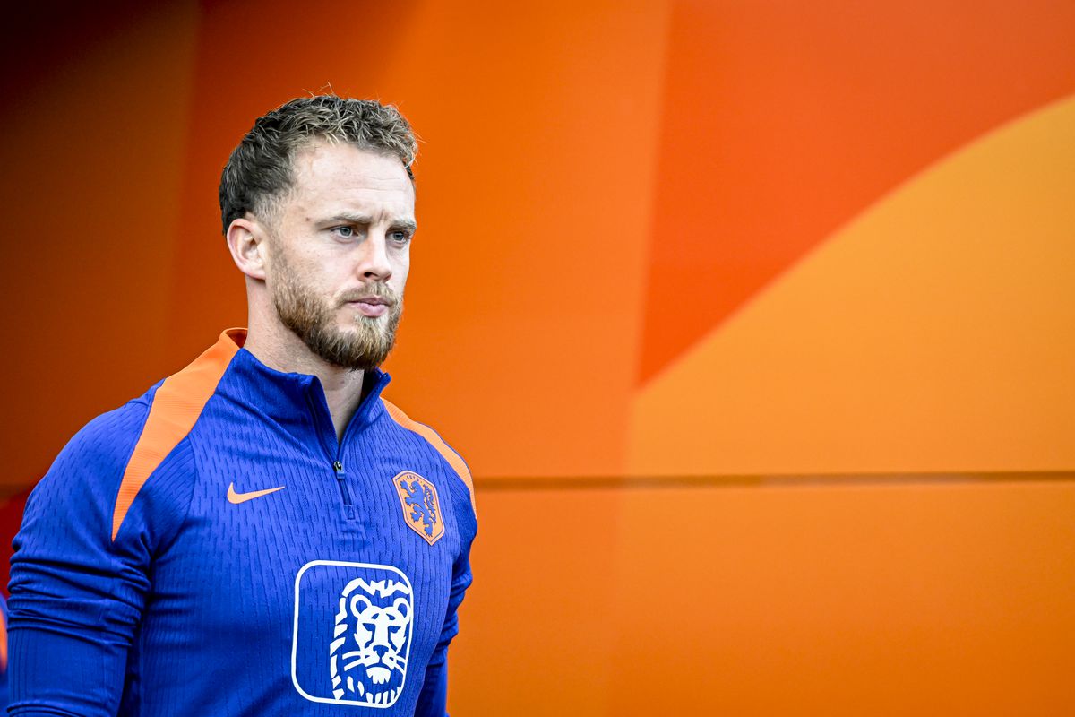 Mark Flekken blijft als tweede keeper opdraven bij Nederlands elftal: 'Je moet dat ego aan de kant zetten'