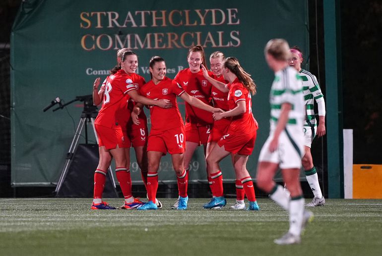 FC Twente Vrouwen zorgt op historische avond in Champions League meteen voor waanzinnige prestatie