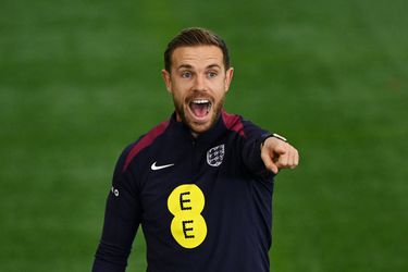 Oud-Ajacied Jordan Henderson reageert fel na kritiek: 'Vraag hen of ik een cheerleader ben'