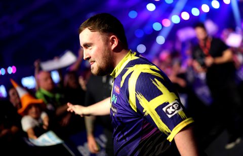 Topdarter Luke Littler liet zich gaan tegen Gian van Veen en steekt Nederlander hart onder de riem