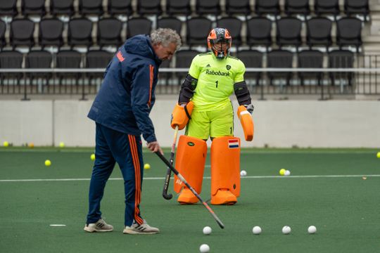 Gouden olympiërs treuren om plotselinge overlijden geliefde hockeycoach (61): 'Onwerkelijk...'