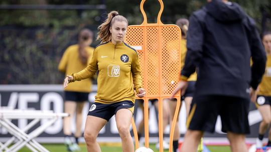 Hartverscheurend verhaal van Oranje Leeuwin (27) over overleden moeder: 'Ik kan nooit meer zo gelukkig zijn'