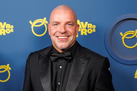 Oud-topvoetballer Andy van der Meijde valt in de prijzen bij Televizier-Ring Gala: 'Ze zei: ga werken, luie hond'