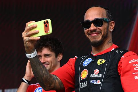Ferrari komt met verklaring na verdachte activiteit: Lewis Hamilton en Charles Leclerc zetten de boel op stelten