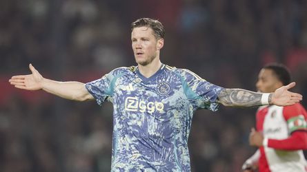 Wout Weghorst blikt terug naar chagrijnig potje bankzitten: 'Had tijd om naar het publiek te kijken'