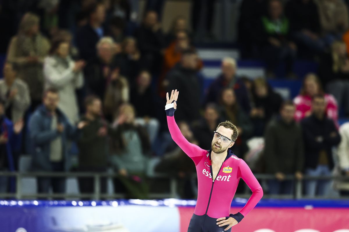 Team Essent-schaatser rijdt concurrentie naar de getver op de 5000 meter: 'Nu komt de glorie'