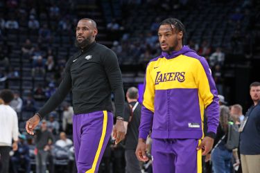 LeBron James wordt gescheiden van zijn zoon in de NBA: LA Lakers stuurt Bronny naar opleidingsteam