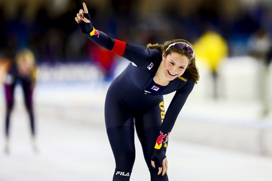 Piepjong schaatstalent (17) moet plannen omgooien wegens onverwacht succes: 'Ik was lekker aan het viben'