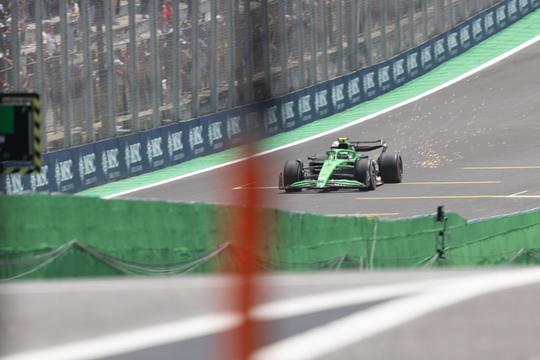 Grote schok na 'kneiterharde' crash bij GP van Brazilië: 'Jongens, wat zijn we aan het doen hier?!'