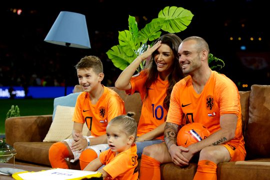 Xess Xava (10) geeft voetbalkwaliteiten van vader Wesley Sneijder door: 'Dat ben ik hem aan het leren'