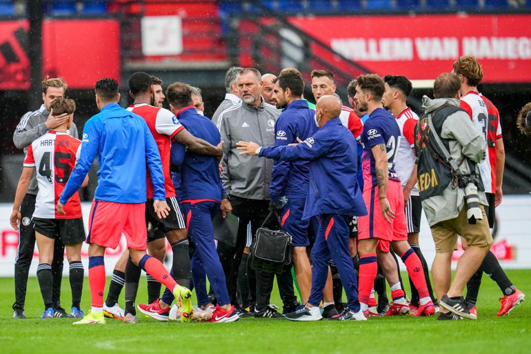 PSV'er Guus Til lacht om 'ruzie' met Atlético-trainer Diego Simeone: 'Ze hadden niet veel aan mij gehad'