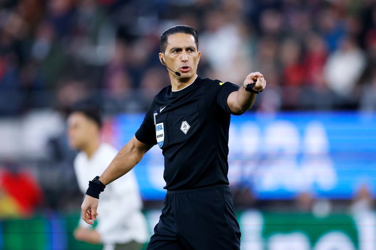 Dit is de scheidsrechter bij Ajax - Feyenoord