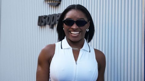 Turnicoon Simone Biles is openhartig over pikante operatie: 'Voor en na de transformatie'