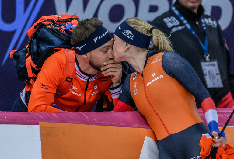 'Heel leuke foto' schaatstopper Joy Beune zorgt voor dolle pret: ‘Gelukkig is hij maar tijdelijk!’