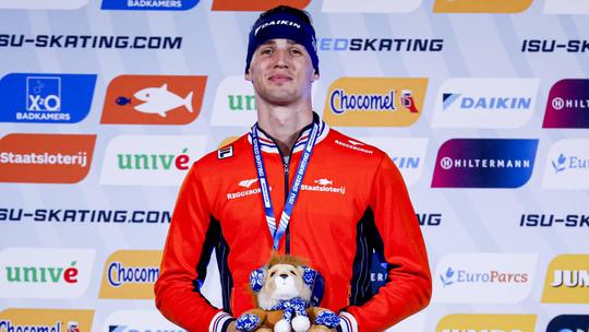 Topschaatser Jenning de Boo flapt er wat uit op Amerikaanse tv: 'Moet ik daar wat veren in steken?'