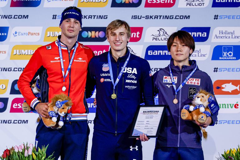 Verbazing bij trainer topschaatser Jordan Stolz over houding concurrentie: 'Ik denk dat ze ontmoedigd zijn'