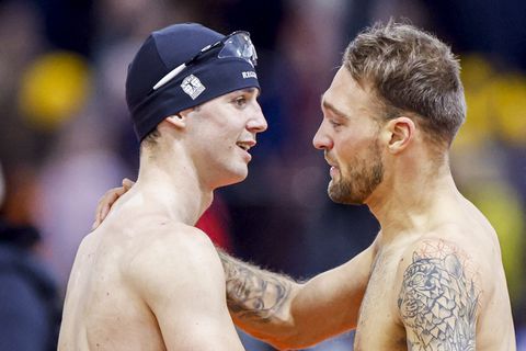 Topschaatser Kjeld Nuis zet vraagtekens bij ontbloot bovenlichaam Jenning de Boo: 'Ik vind het raar'