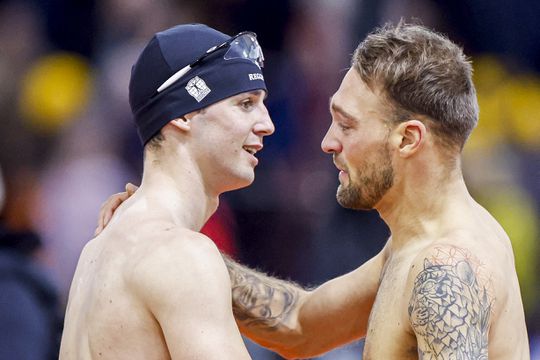 Topschaatser Kjeld Nuis zet vraagtekens bij ontbloot bovenlichaam Jenning de Boo: 'Ik vind het raar'