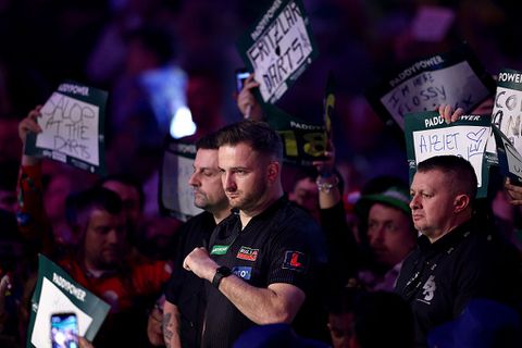 Duitse WK darts-revelatie doet opmerkelijk verzoek aan fans na bijzondere mijlpaal