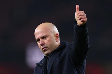 Arne Slot springt in de bres voor Arsenal-speler na veelbesproken opstootje: 'Hij lijkt me een aardige jongen'
