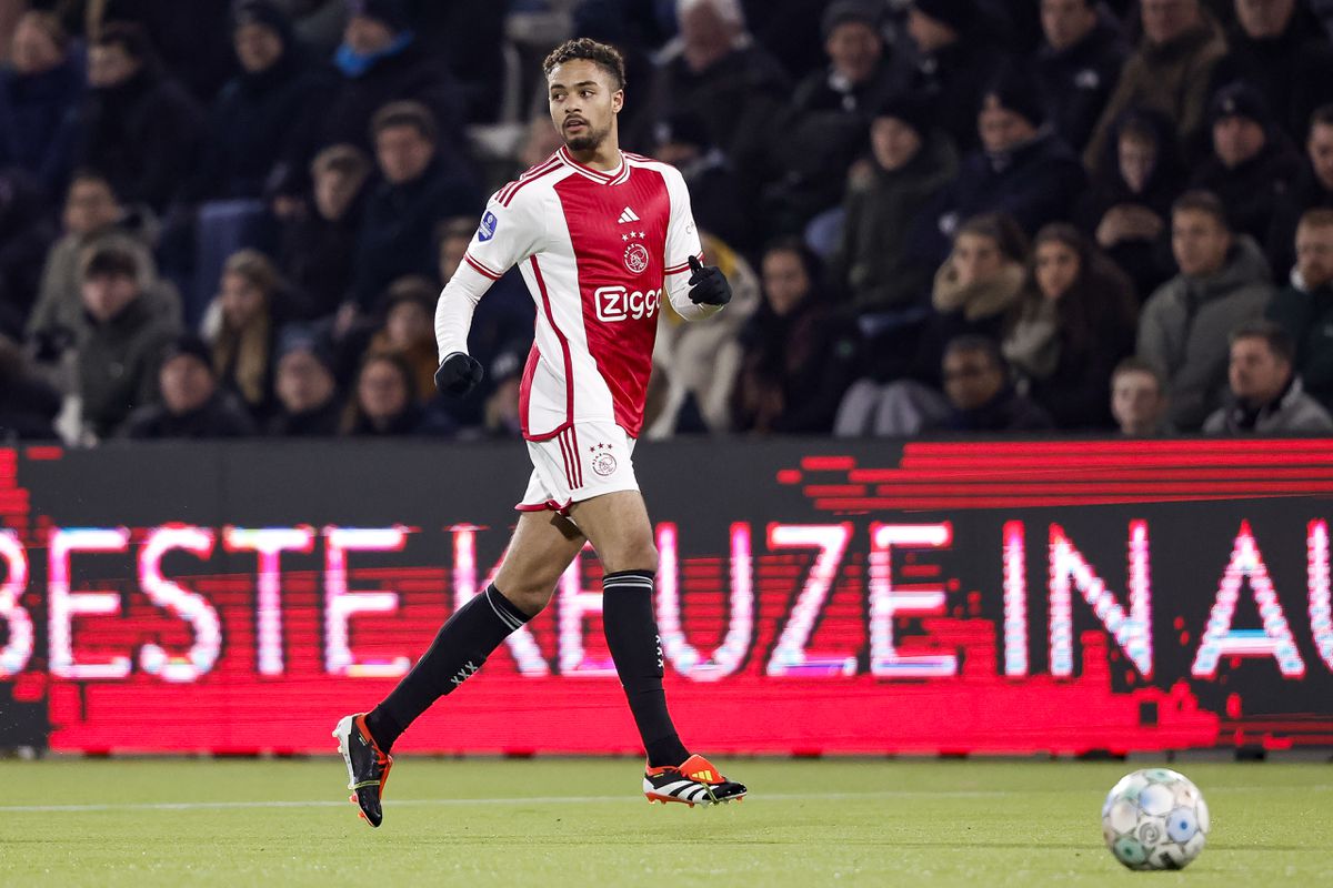 Steven Bergwijn wekenlang uitgeschakeld bij Ajax, Steven Berghuis draagt aanvoerdersband