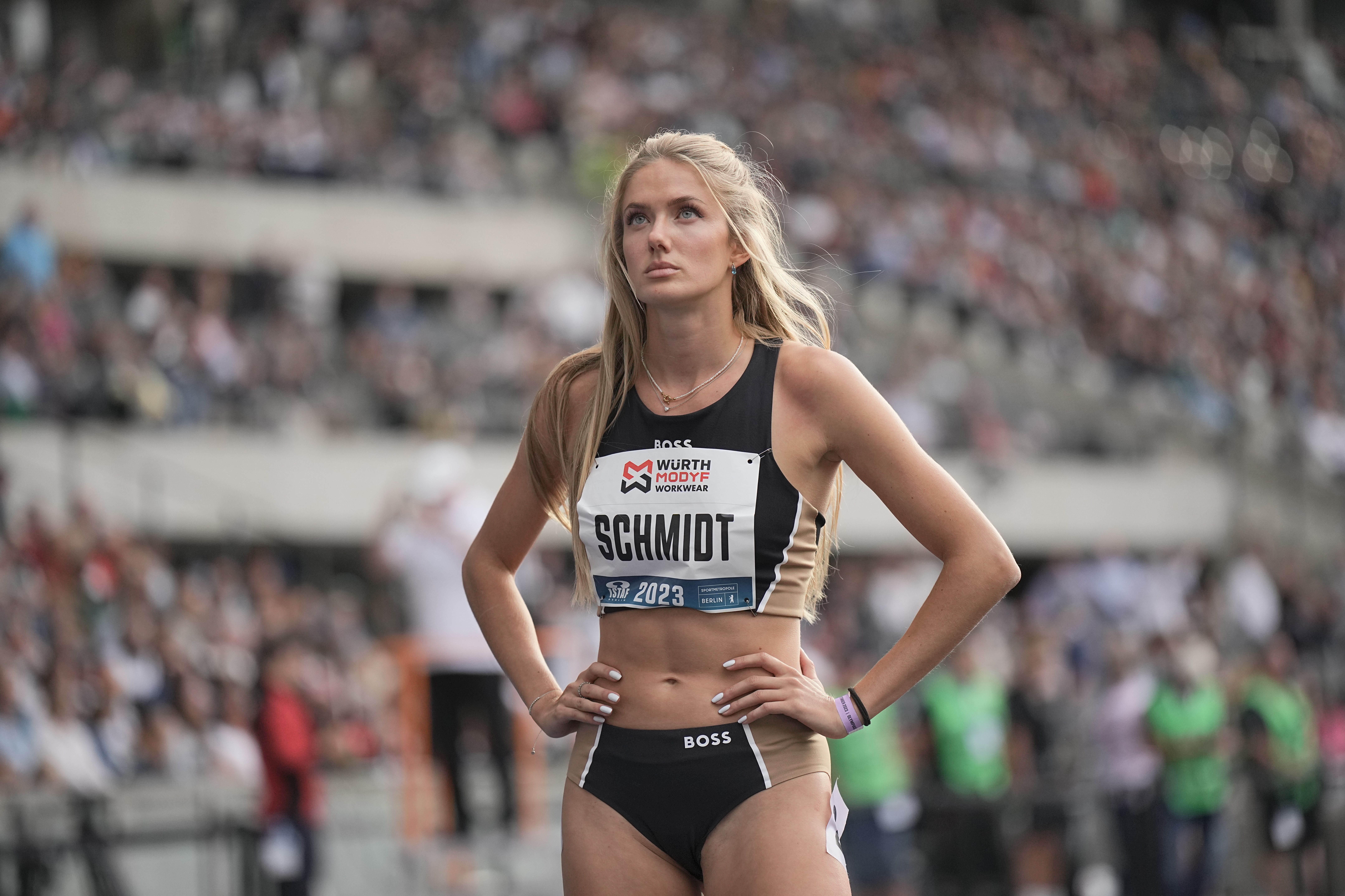 Yalta yalangoch qizlar Gey aka ukasini sikadi