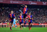 Frenkie de Jong krijgt ineens de aanvoerdersband om midden in hectisch duel bij Sevilla