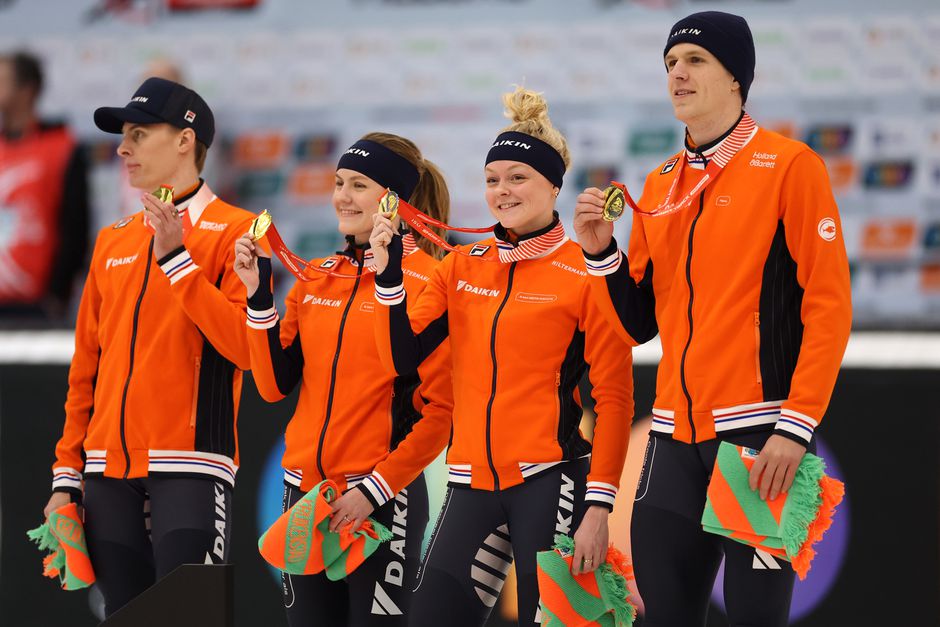 Shorttrackers winnen dankzij dominante race voor eigen publiek goud op gemengde aflossing