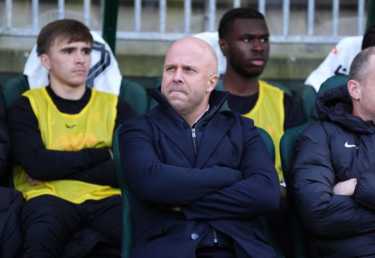 Enorme klap voor Arne Slot met onherkenbaar Liverpool: streep door quadruple na verrassende nederlaag