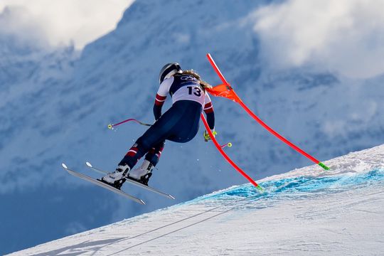 Vader Lindsey Vonn doet dringende oproep aan dochter na dramatische val op Winterspelen: 'Als het aan mij ligt...'