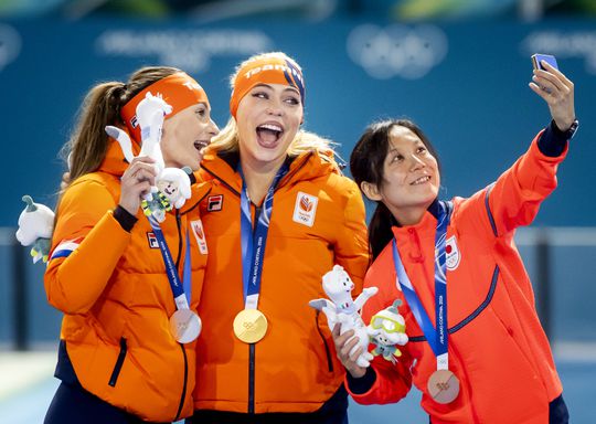 Oud-bondscoach Guus Hiddink helemaal ondersteboven van wereldprestatie Jutta Leerdam op Winterspelen: 'Dubbel chapeau'