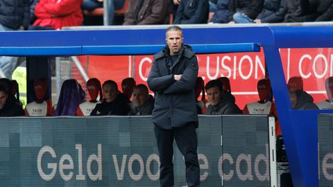Steun voor Feyenoord-directie en Robin van Persie: 'Capuchonnetjes weten alleen dat ze moeten oprotten'