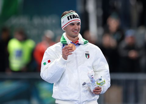 Emotionele zus van topschaatser op Winterspelen steelt de show: bijzondere beelden gaan de wereld over