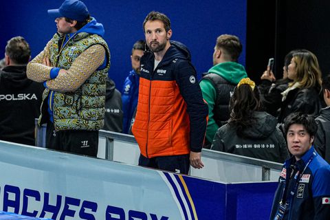 Veelbesproken bondscoach shorttrackers kondigt wisselingen aan op Olympische Spelen: 'Zij stroomt later in'